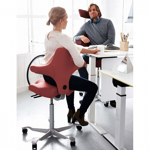 Håg Capisco 8106 - эргономичный стул с мягкой обивкой