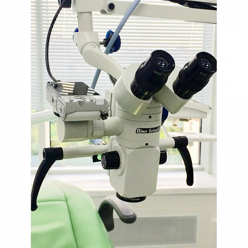 Quale Vision 5 plus​ - дентальный операционный микроскоп с 5-ти ступенчатым увеличением и HD-видеофиксацией
